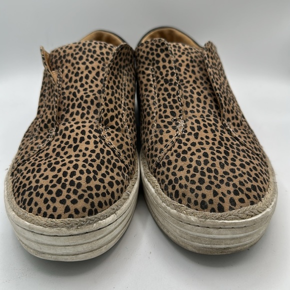 Universal Thread leopard print slip-on sneakers, size 8 - Picture 8 of 10
